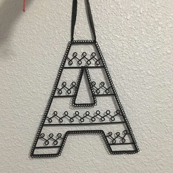 Hanging A Wall Decoration - Picture 2 of 2